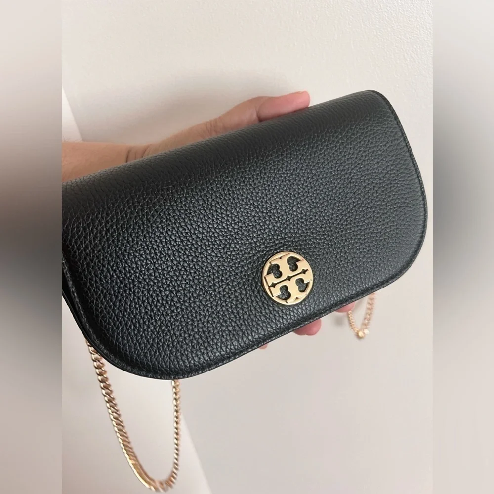 TORY BURCH• CHELSEA CROSSBODY PEBBLE LEATHER BLACK GOLD LOGO